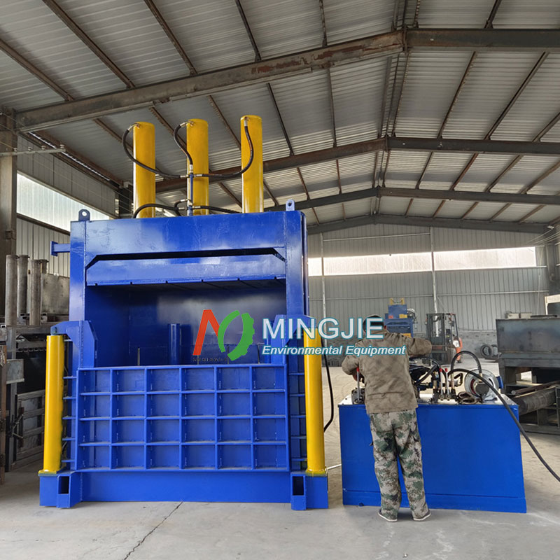 Vertical Downstroke Baler (7)